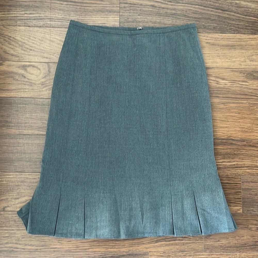Stretch fit and flare work wear skirt